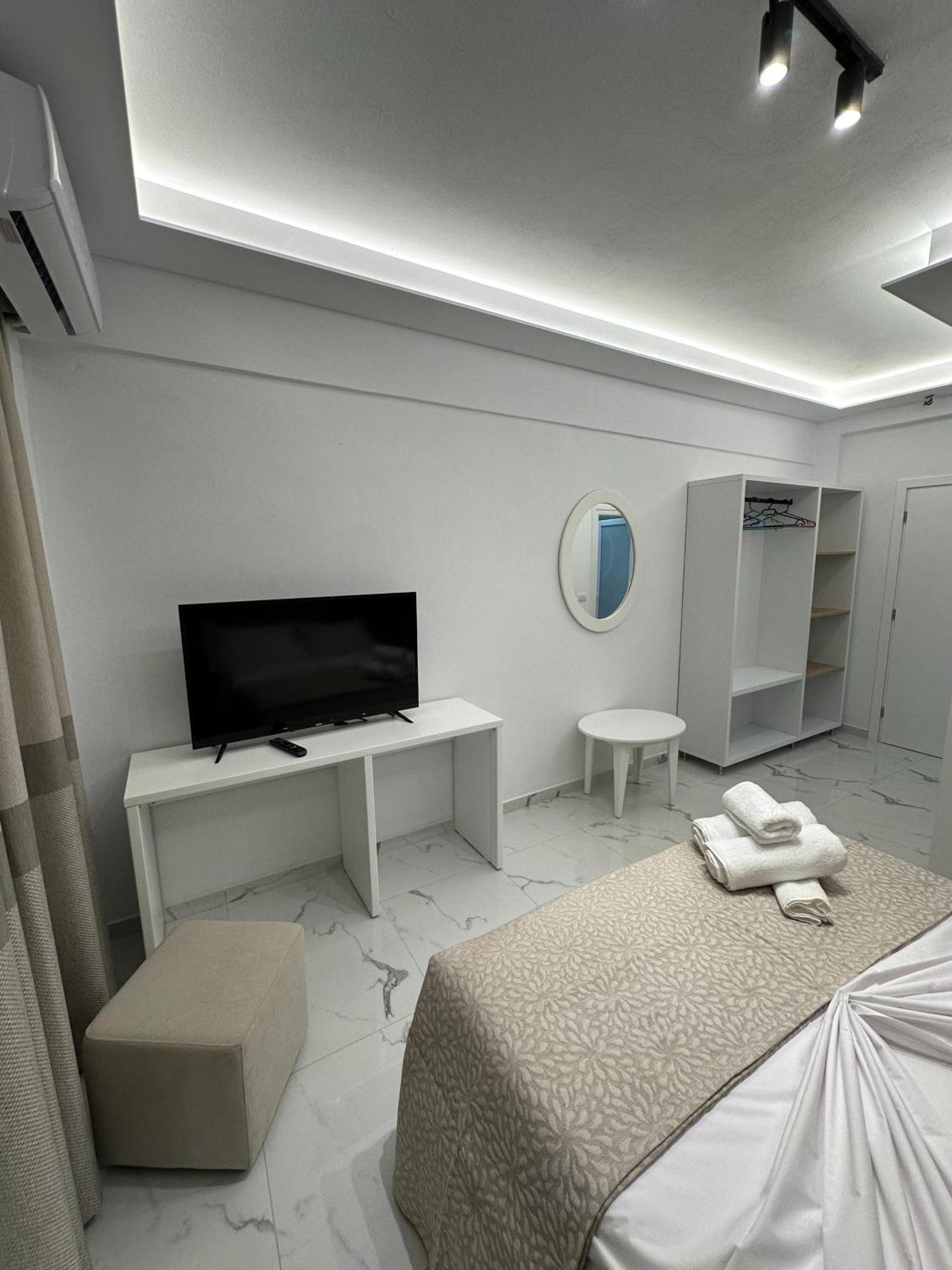 Hotel Elisabet Sarandë Buitenkant foto