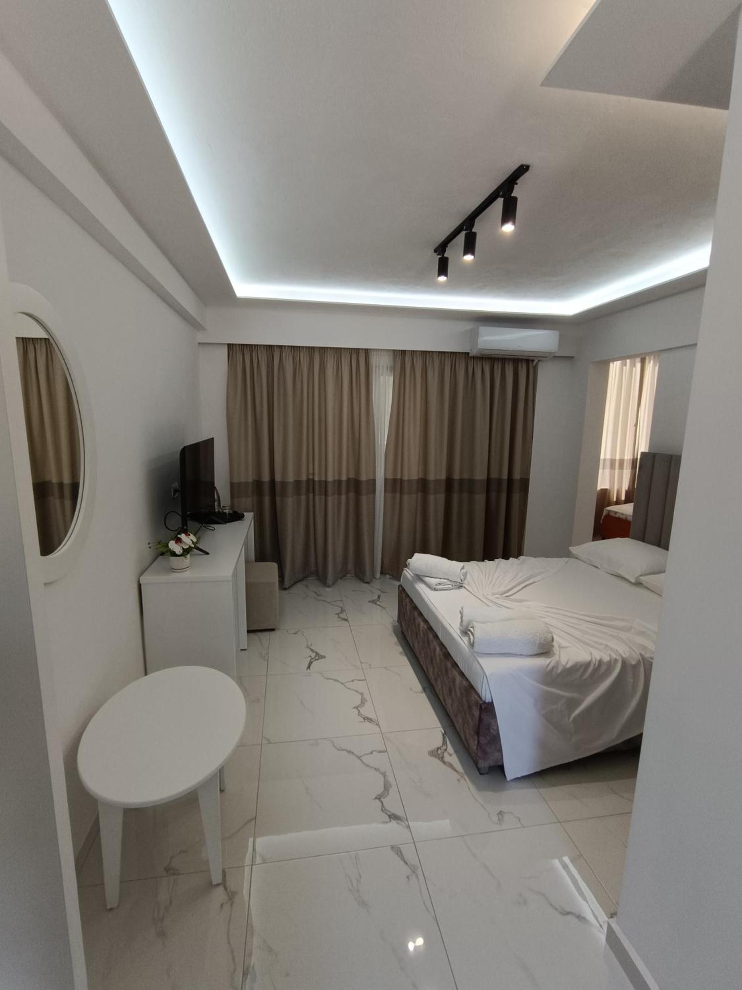 Hotel Elisabet Sarandë Buitenkant foto